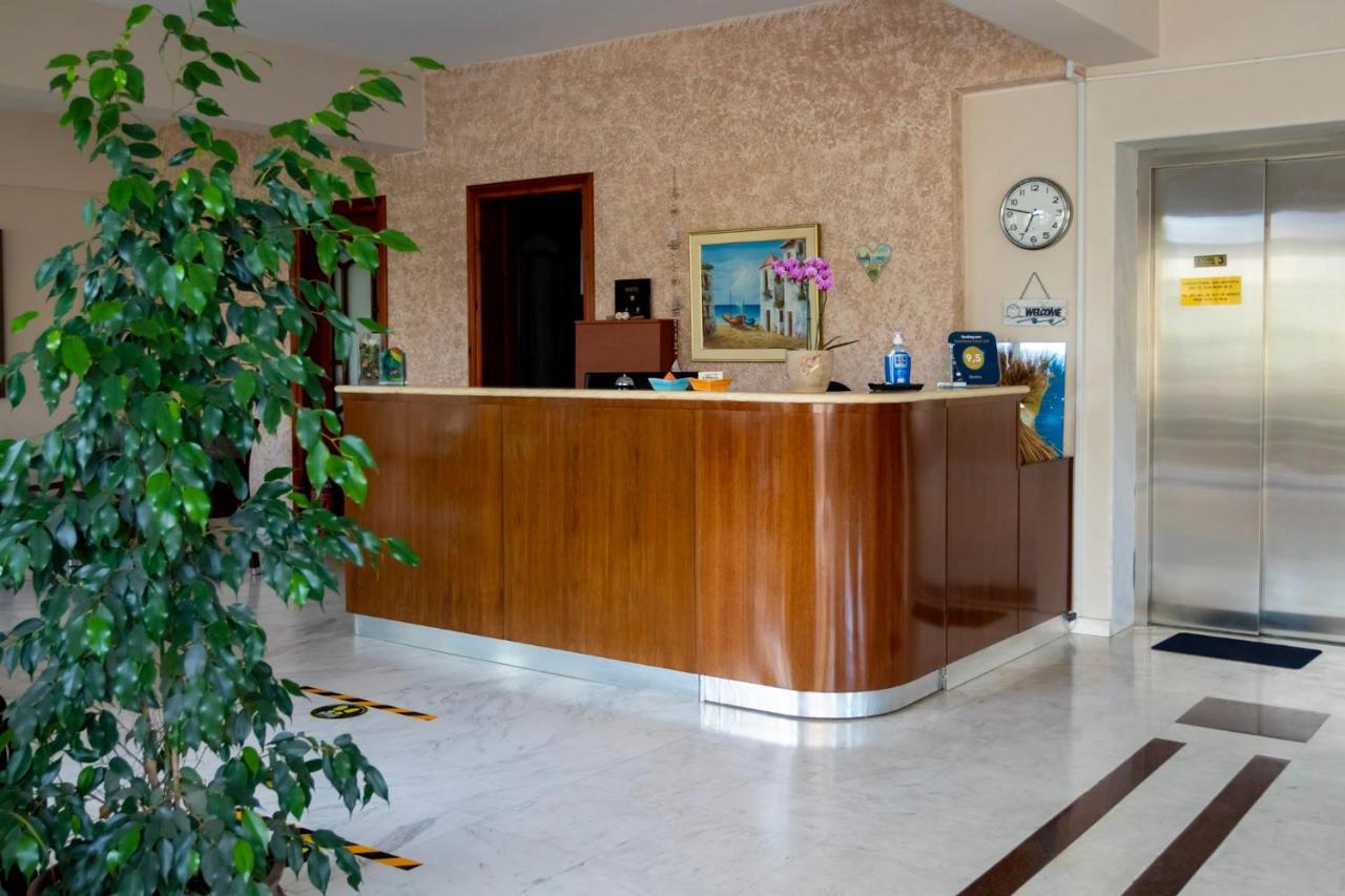 Hotel Dimitria à Leptokaryá Extérieur photo